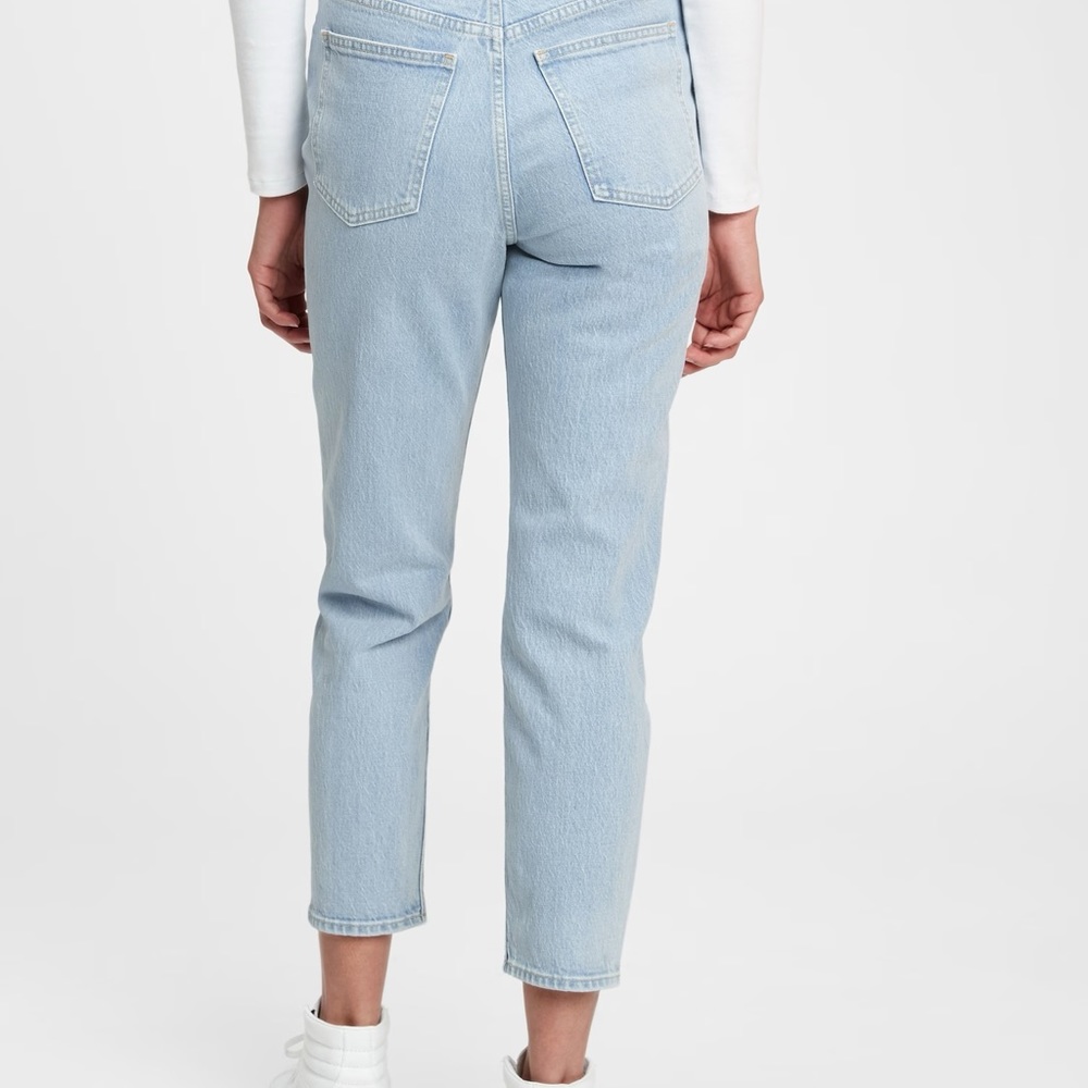 Gap Sky High Rise Mom Jeans with Washwell - 8/29T - Picture 2 of 5